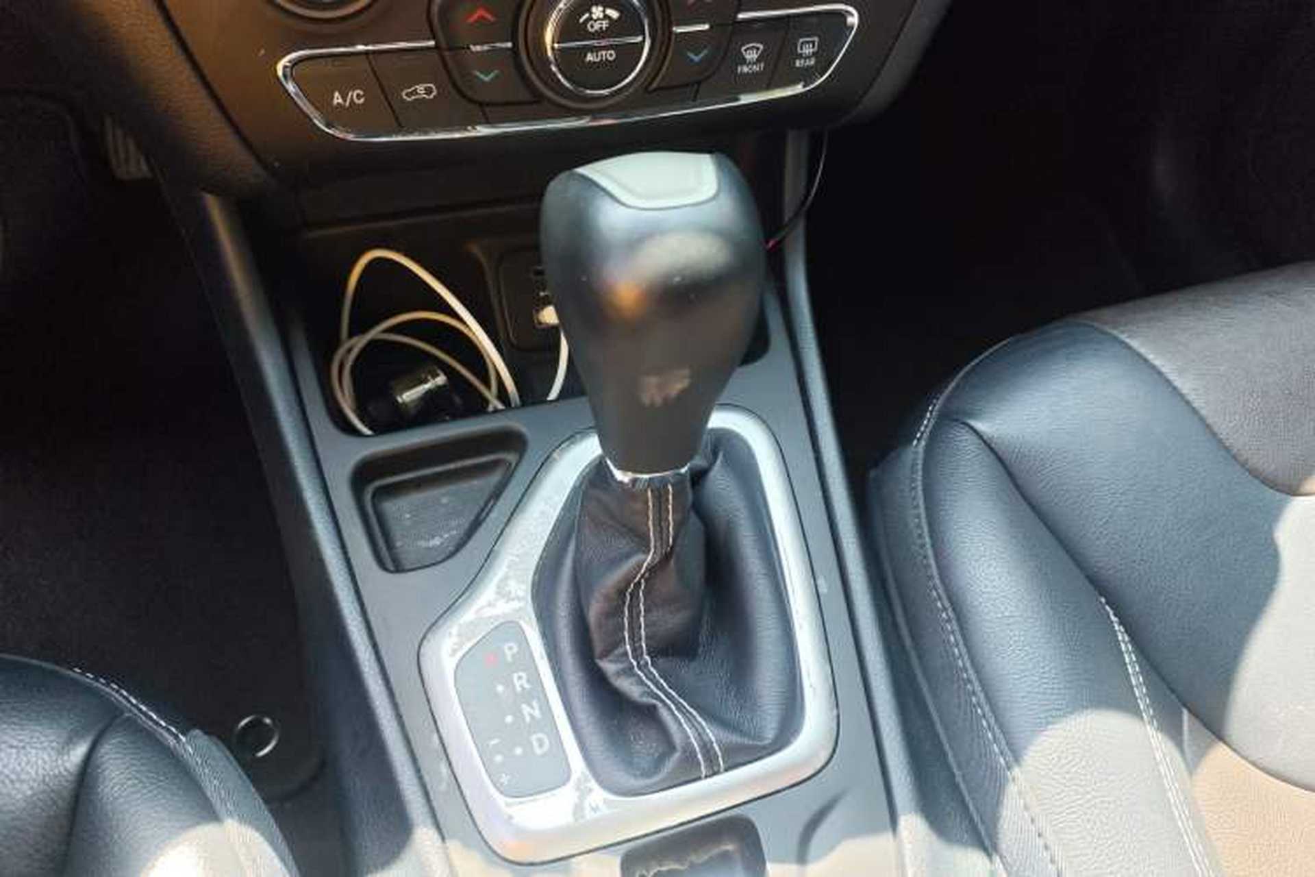 Used Jeep Cherokee 2017 2.0L Superior Edition Gear Lever