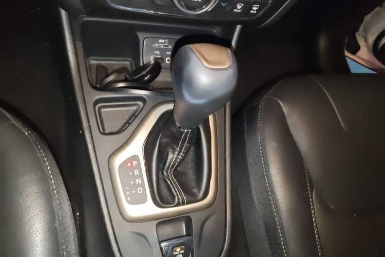 Used Jeep Cherokee 2017 2.4L Leading Smart Edition Gear Lever