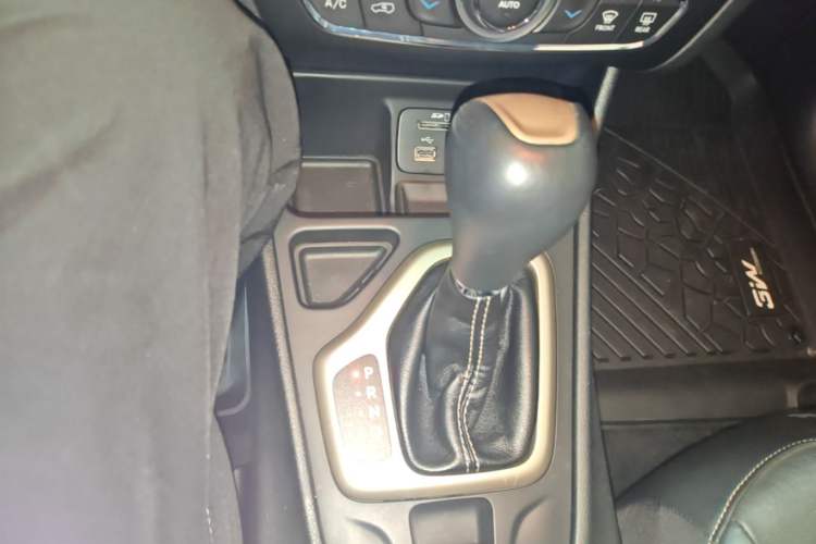 Used Jeep Cherokee 2017 2.0L Superior Edition Gear Lever
