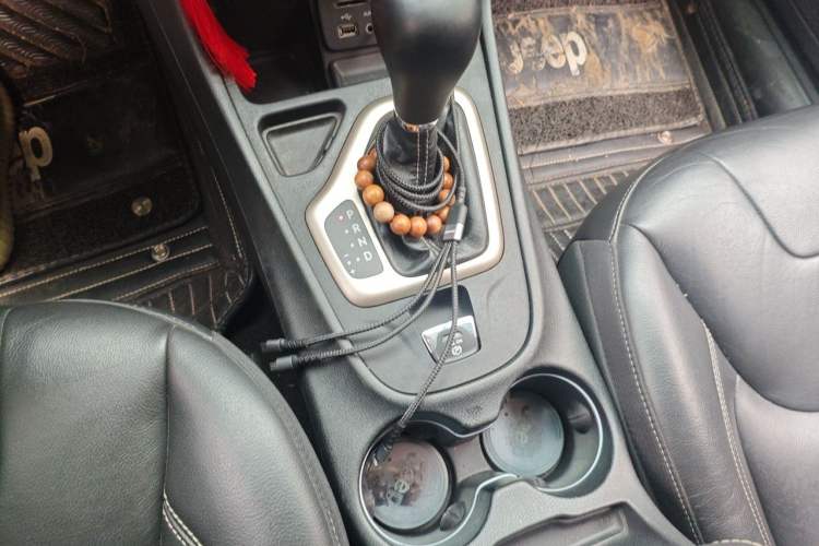 Used Jeep Cherokee 2017 2.0L Leading Edition Gear Lever
