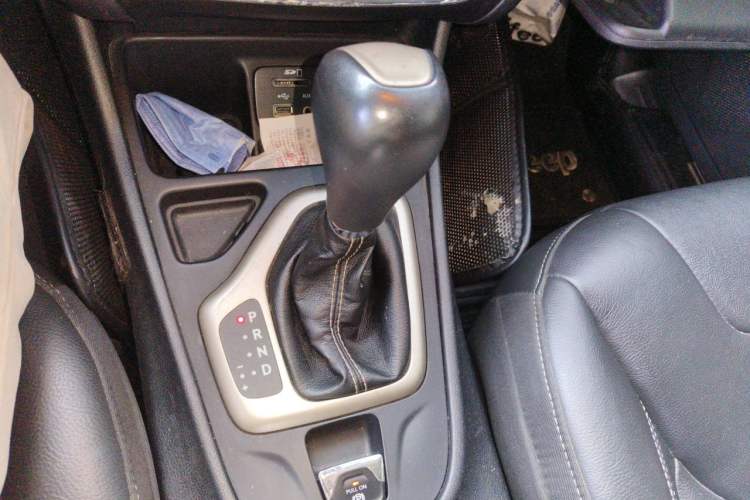 Used Jeep Cherokee 2017 2.4L Leading Edition Gear Lever