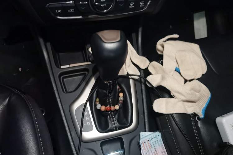 Used Jeep Cherokee 2017 2.0L Superior Edition Gear Lever