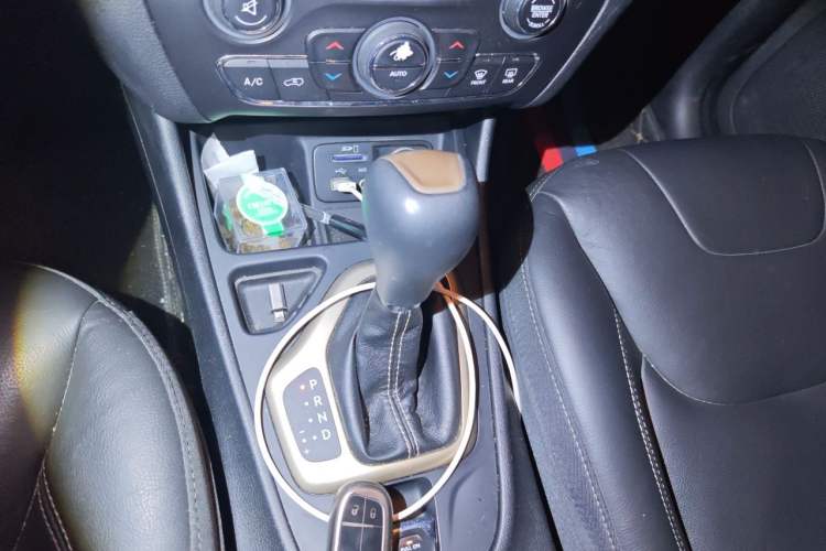 Used Jeep Cherokee 2017 2.4L Leading Smart Edition Gear Lever