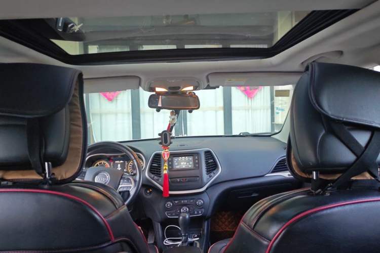 Used Jeep Cherokee 2017 2.4L Leading Edition Headliner