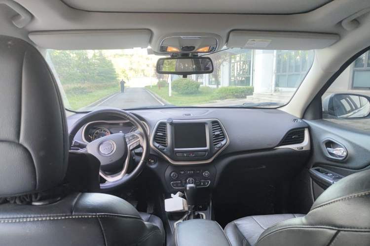 Used Jeep Cherokee 2017 2.4L Leading Smart Edition Headliner