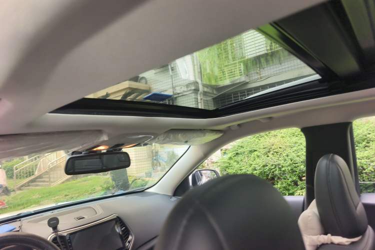 Used Jeep Cherokee 2017 2.4L Leading Edition Headliner