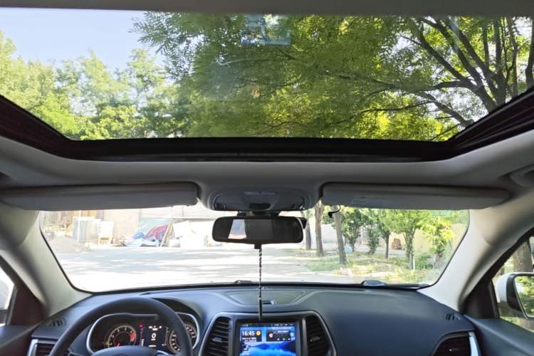 Used Jeep Cherokee 2017 2.4L Leading Edition Headliner