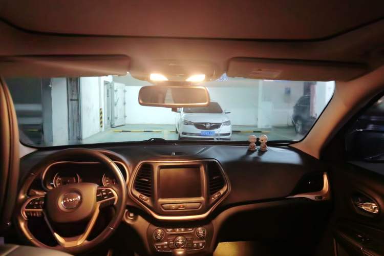 Used Jeep Cherokee 2017 2.0L Superior Edition Headliner