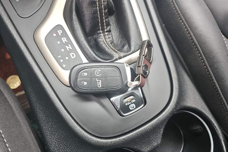 Used Jeep Cherokee 2017 2.4L Excellence Edition Interior 1