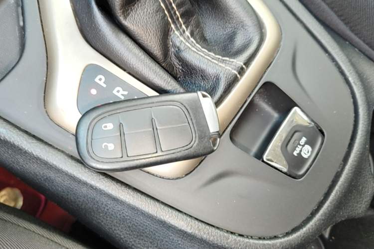 Used Jeep Cherokee 2017 2.0L Superior Edition Interior 1