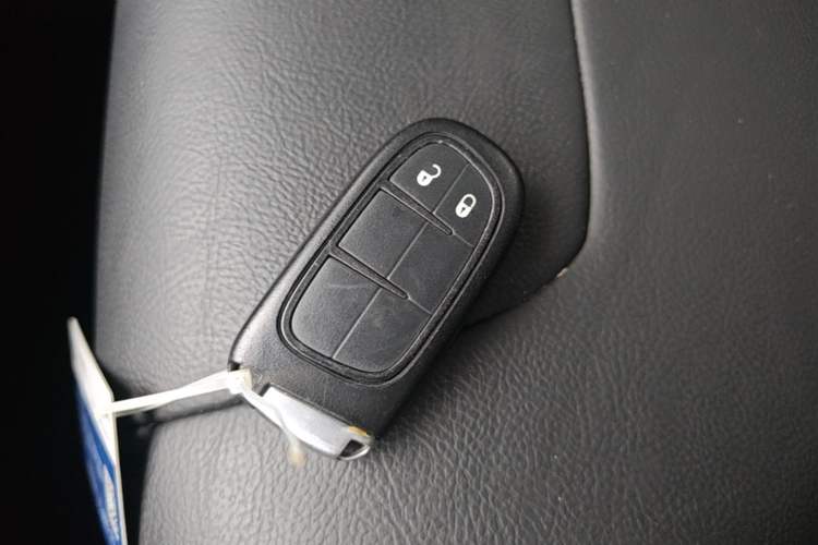 Used Jeep Cherokee 2017 2.0L Superior Edition Interior 1