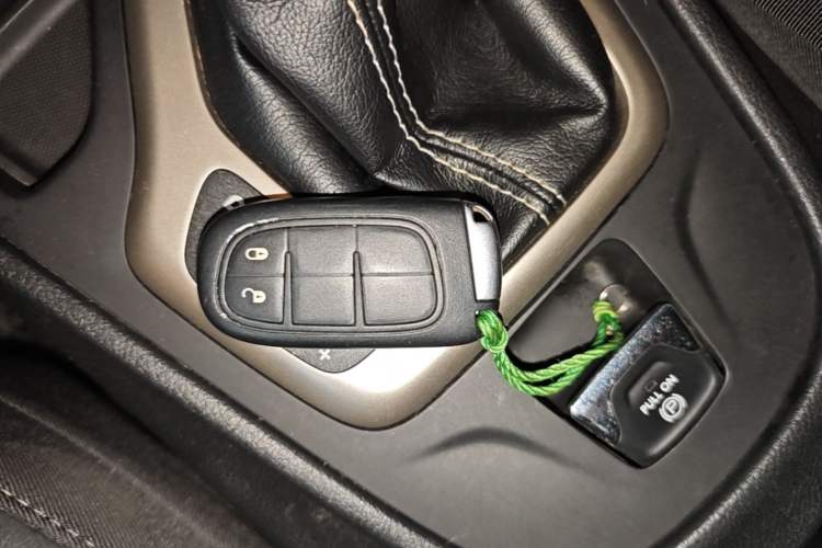 Used Jeep Cherokee 2017 2.0L Superior Edition Interior 1