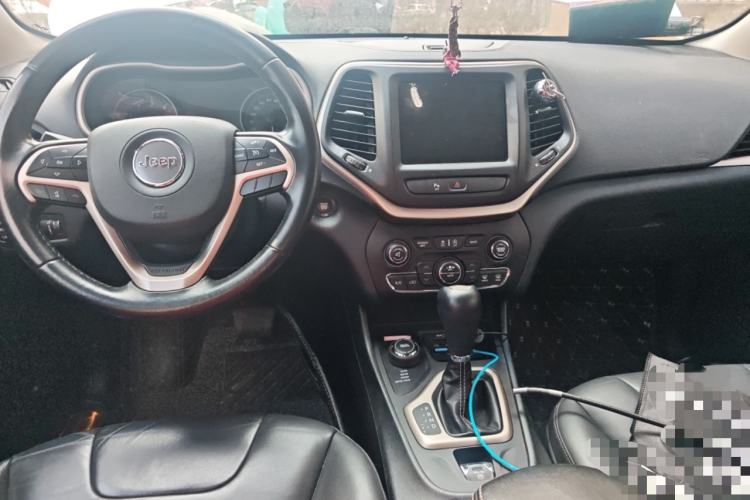 Used Jeep Cherokee 2017 2.4L Professional Smart Edition Interior 2