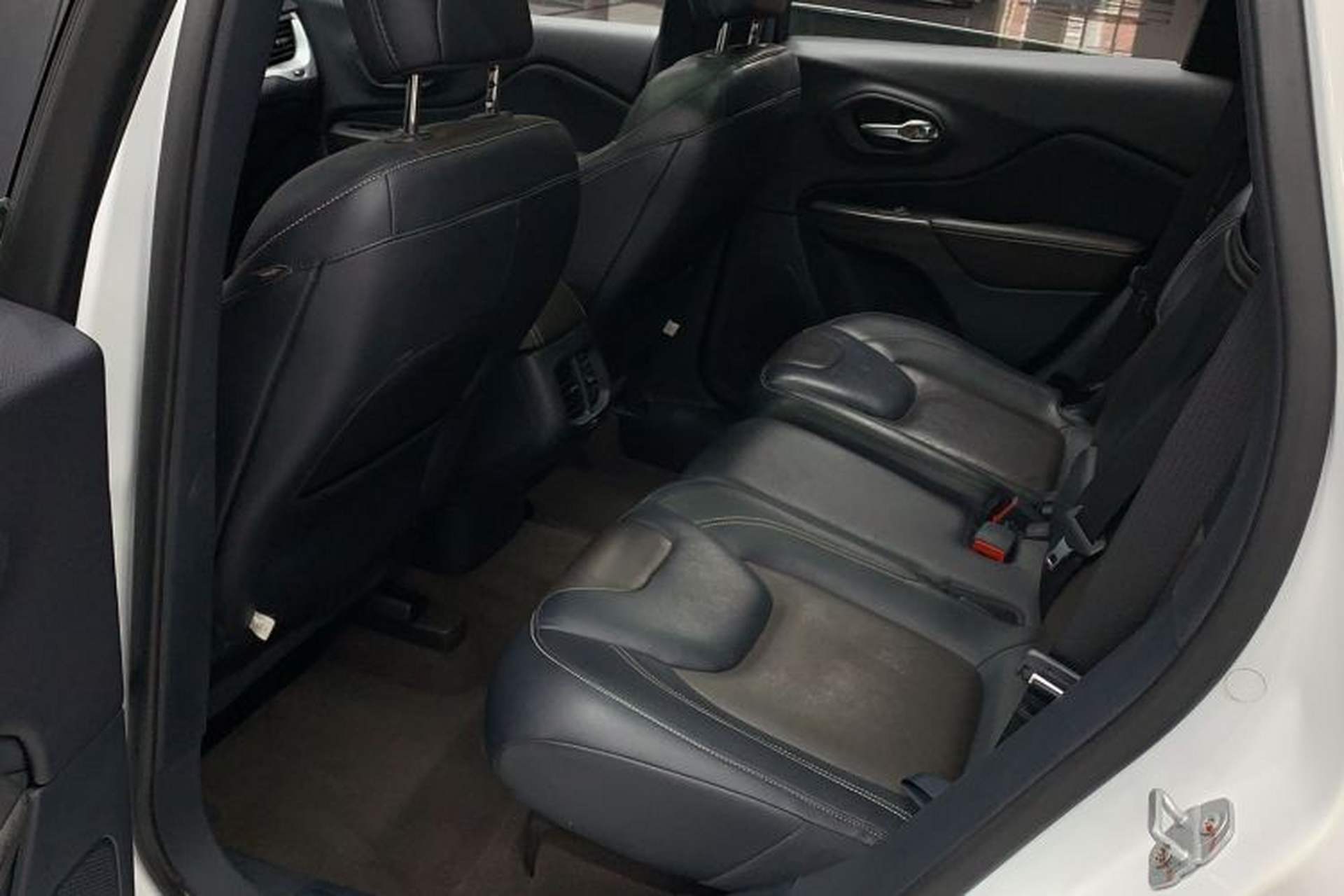Used Jeep Cherokee 2017 2.4L Leading Edition Interior 2