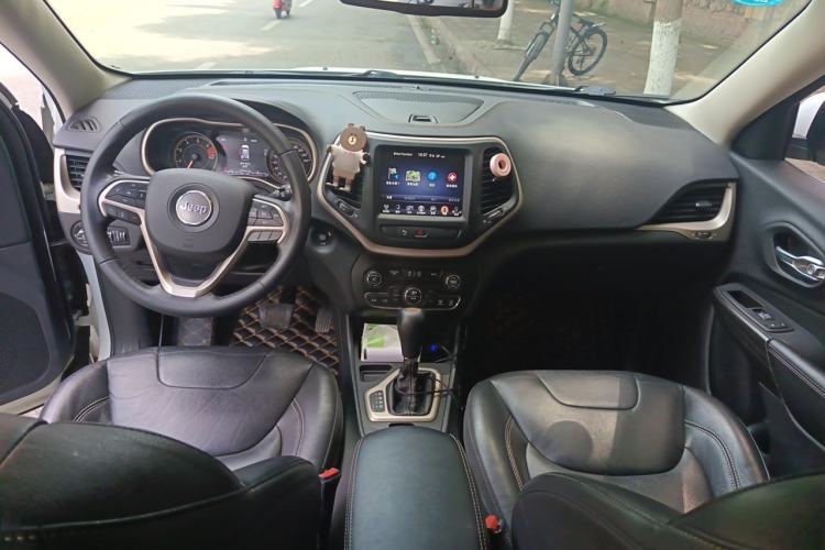 Used Jeep Cherokee 2017 2.4L Leading Smart Edition Interior 2