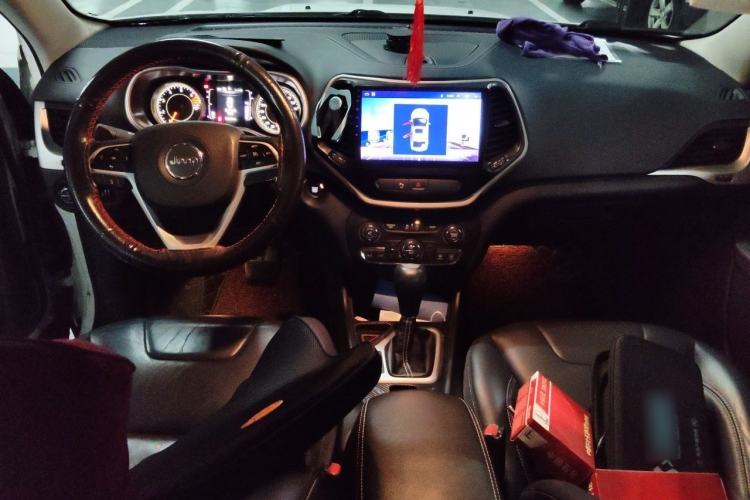 Used Jeep Cherokee 2017 2.4L Leading Edition Interior 2