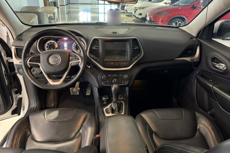 Used Jeep Cherokee 2017 2.4L Excellence Edition Interior 2