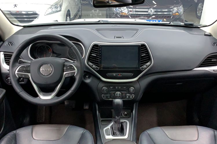 Used Jeep Cherokee 2017 2.4L Leading Edition Interior 3