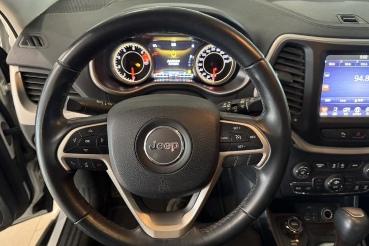 Used Jeep Cherokee 2017 2.4L Excellence Edition Interior 3