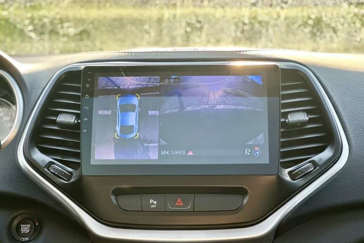Used Jeep Cherokee 2017 2.4L Leading Edition Interior 4