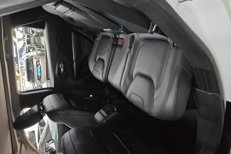 Used Jeep Cherokee 2017 2.4L Professional Smart Edition Interior 4