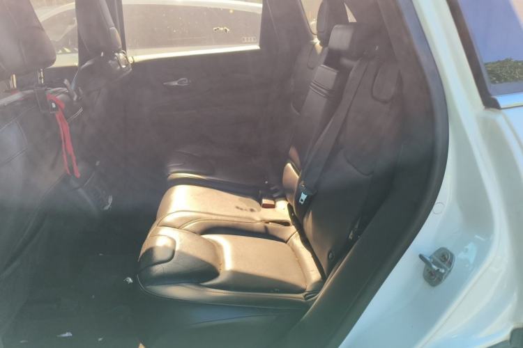 Used Jeep Cherokee 2017 2.0L Superior Edition Interior 4