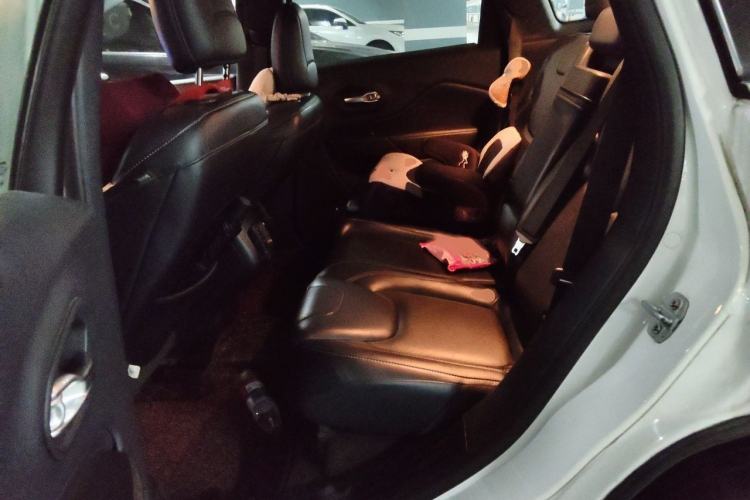 Used Jeep Cherokee 2017 2.4L Leading Edition Interior 4