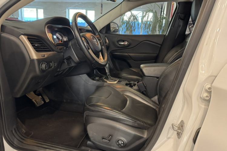 Used Jeep Cherokee 2017 2.4L Excellence Edition Interior 4