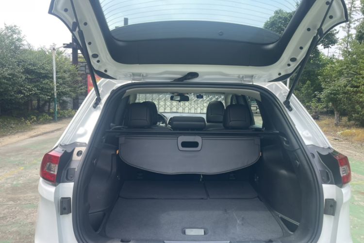 Used Jeep Cherokee 2017 2.0L Superior Edition Interior 5