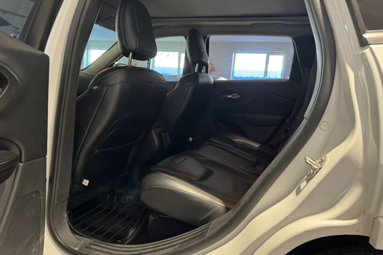 Used Jeep Cherokee 2017 2.4L Excellence Edition Interior 5