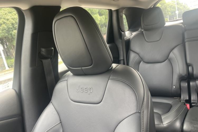 Used Jeep Cherokee 2017 2.0L Superior Edition Interior 6
