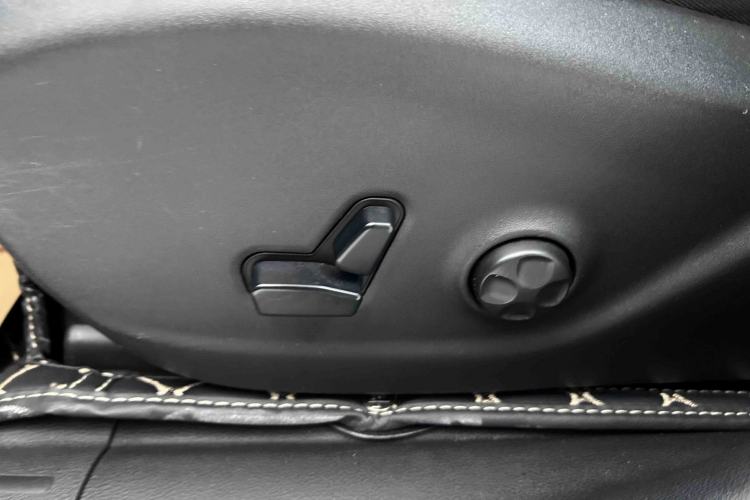 Used Jeep Cherokee 2017 2.4L Superior Edition Interior 8