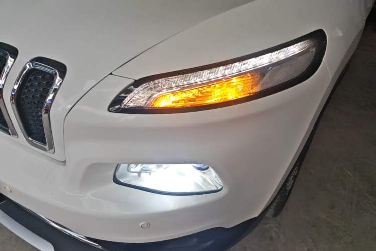 Used Jeep Cherokee 2017 2.0L Superior Edition Left Front Headlight