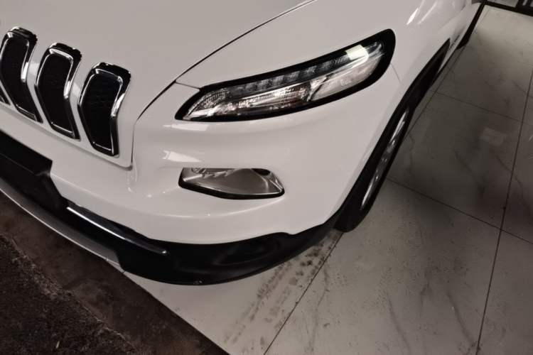 Used Jeep Cherokee 2017 2.0L Superior Edition Left Front Headlight