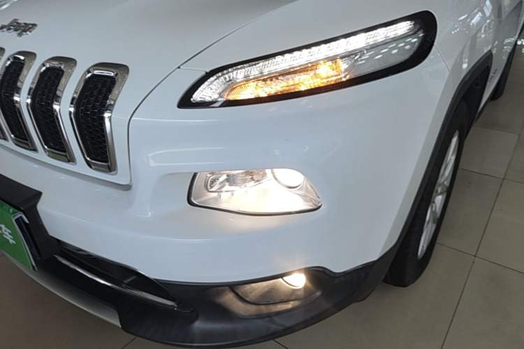Used Jeep Cherokee 2017 2.4L Leading Smart Edition Left Front Headlight