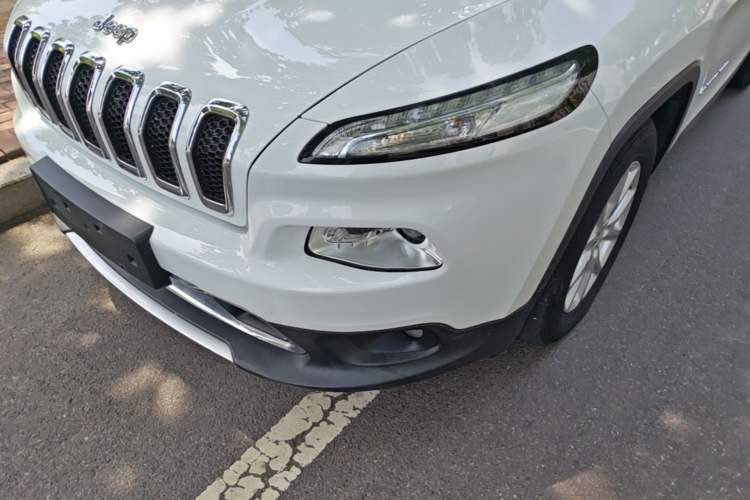 Used Jeep Cherokee 2017 2.0L Superior Edition Left Front Headlight