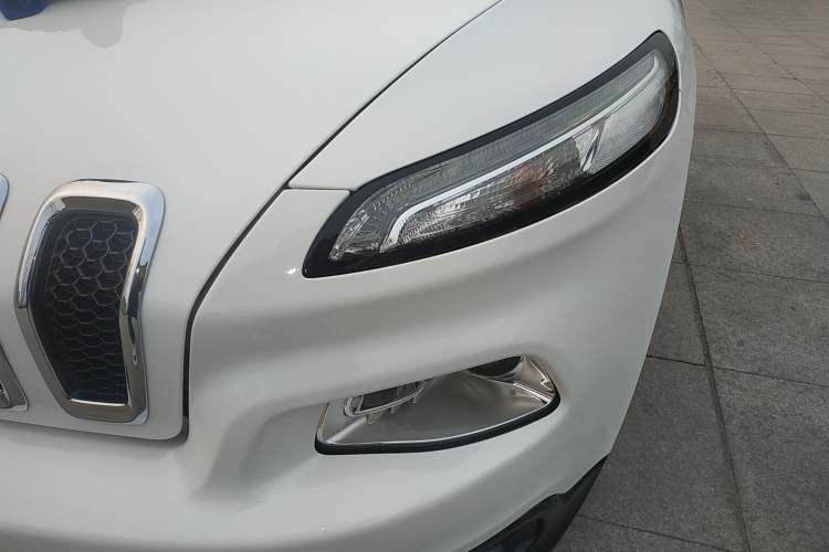 Used Jeep Cherokee 2017 2.0L Superior Edition Left Front Headlight