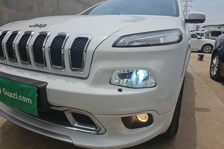 Used Jeep Cherokee 2017 2.4L Excellence Edition Left Front Headlight