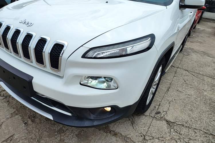Used Jeep Cherokee 2017 2.0L Superior Edition Left Front Headlight