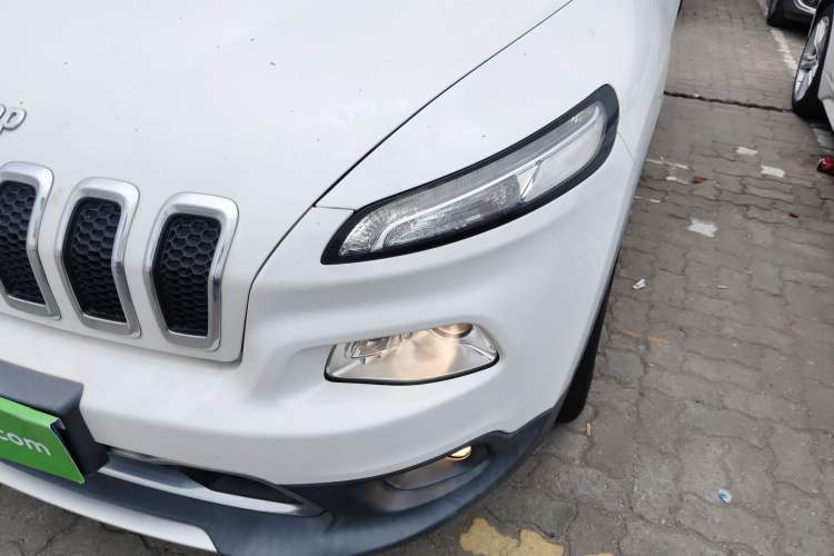Used Jeep Cherokee 2017 2.0L Superior Edition Left Front Headlight