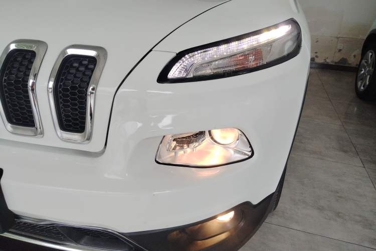 Used Jeep Cherokee 2017 2.0L Superior Edition Left Front Headlight