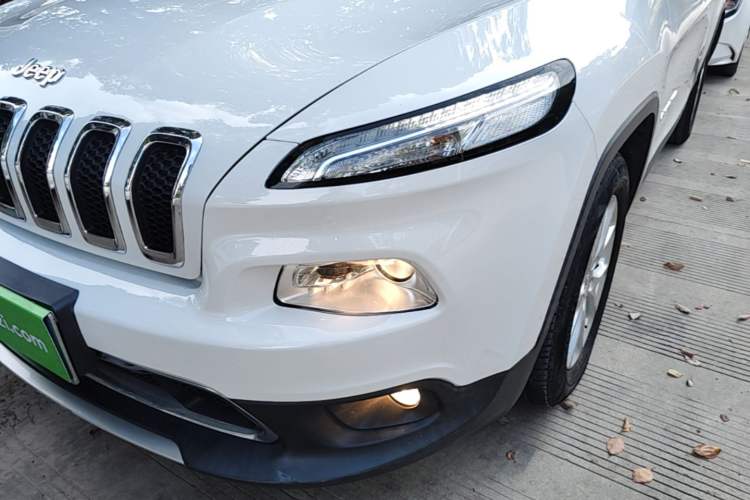 Used Jeep Cherokee 2017 2.0L Superior Edition Left Front Headlight