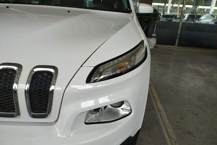 Used Jeep Cherokee 2017 2.0L Superior Edition Left Front Headlight