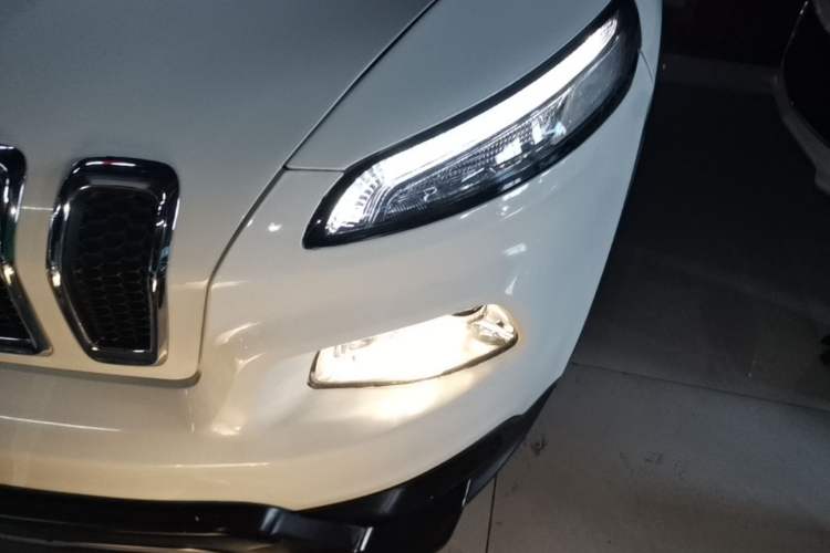 Used Jeep Cherokee 2017 2.0L Superior Edition Left Front Headlight