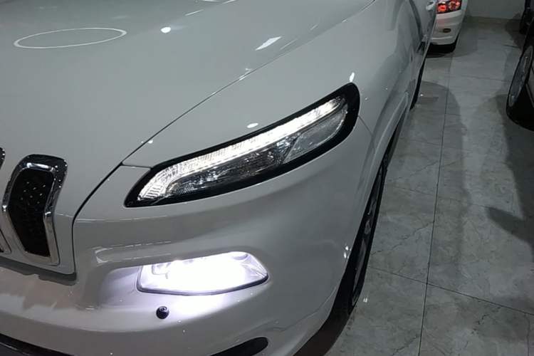 Used Jeep Cherokee 2017 2.4L Professional Smart Edition Left Front Headlight