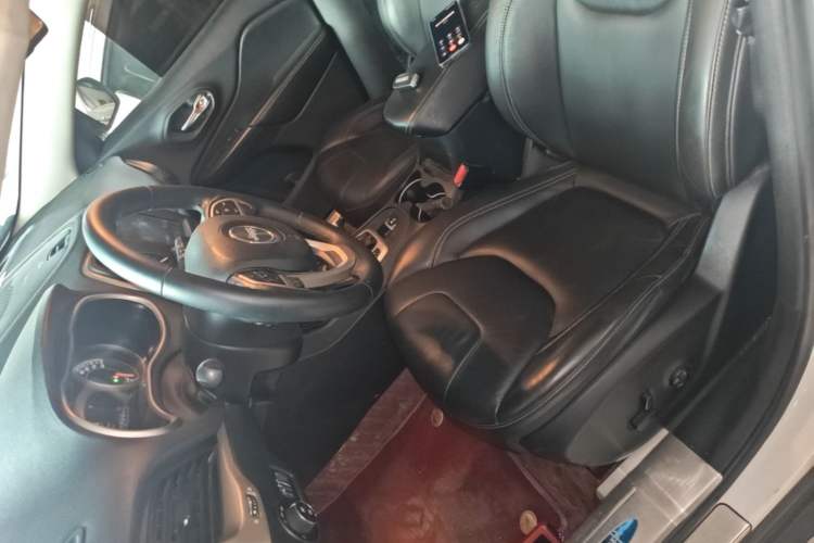 Used Jeep Cherokee 2017 2.0L Superior Edition Left Front Seat