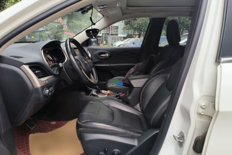 Used Jeep Cherokee 2017 2.0L Superior Edition Left Front Seat