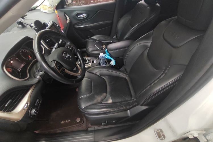 Used Jeep Cherokee 2017 2.0L Superior Edition Left Front Seat