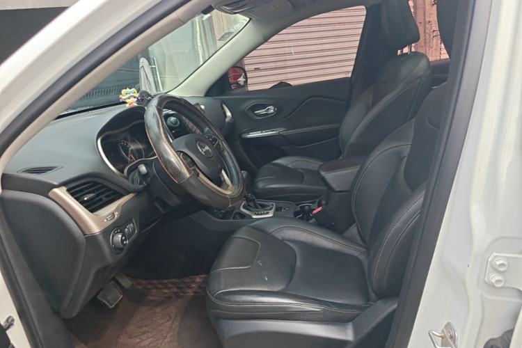 Used Jeep Cherokee 2017 2.0L Superior Edition Left Front Seat