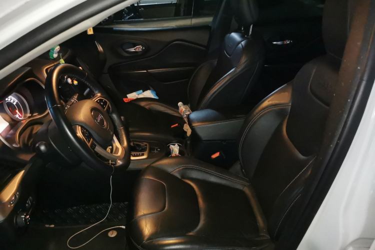 Used Jeep Cherokee 2017 2.0L Superior Edition Left Front Seat